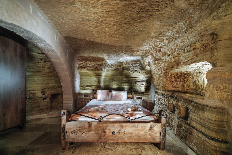 Cave Triple Room | Premium bedding, soundproofing, iron/ironing board, free WiFi