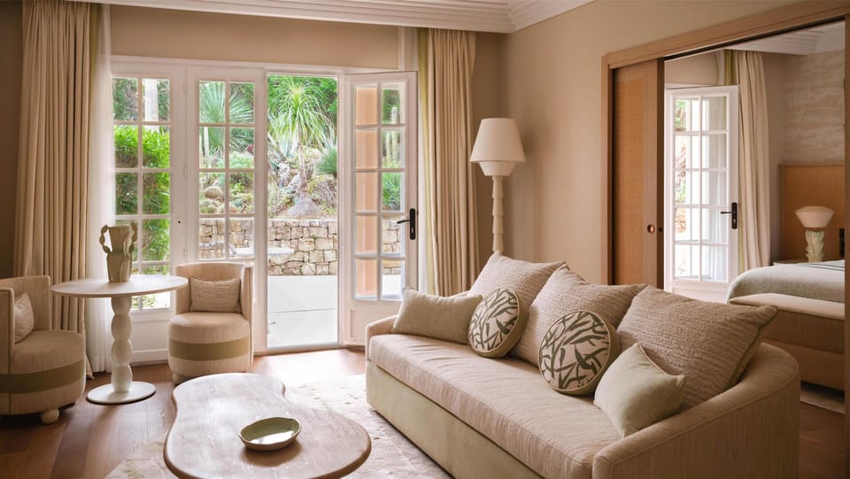 Suite, Garden View | Premium bedding, minibar, in-room safe, desk