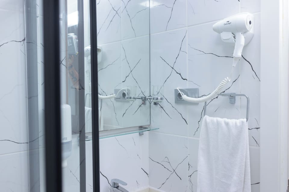 Standard Room | Bathroom | Shower, hair dryer, slippers, towels