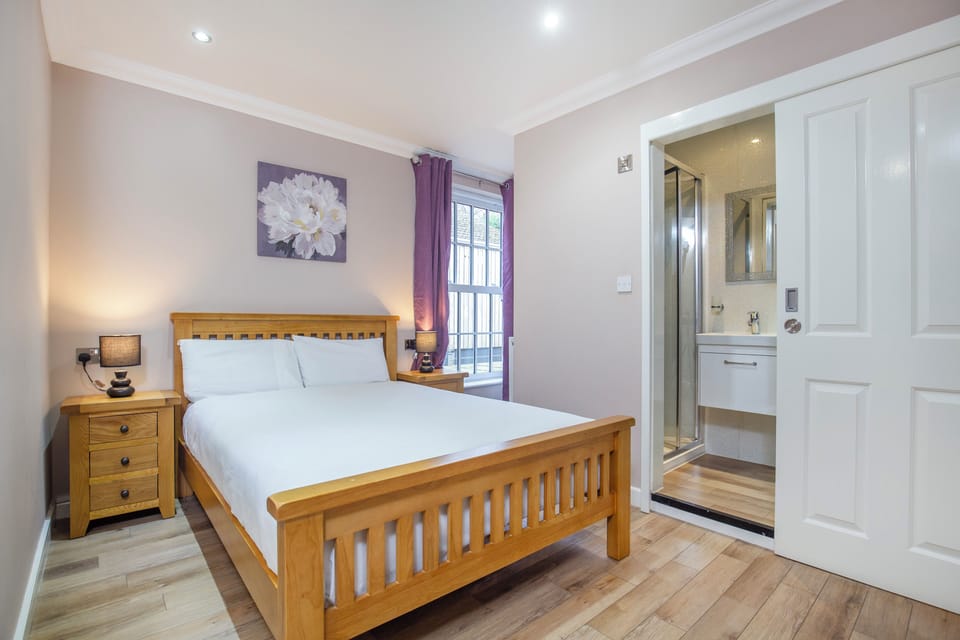 Deluxe Double Room | Desk, blackout drapes, iron/ironing board, free WiFi
