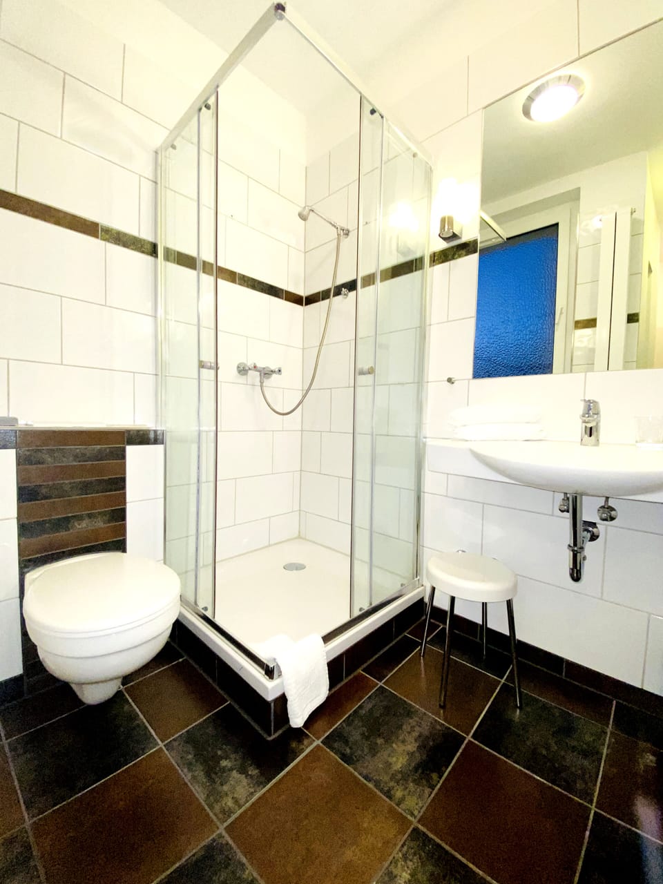 Triple Room | Bathroom | Free toiletries, hair dryer, towels