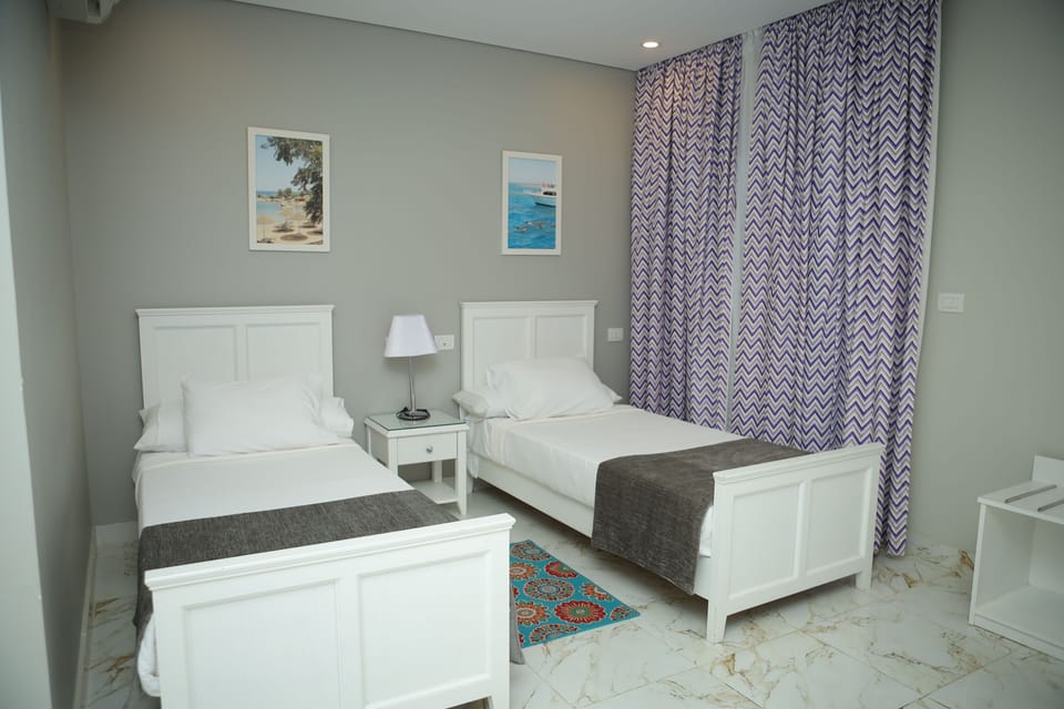 Egyptian cotton sheets, premium bedding, minibar, individually decorated
