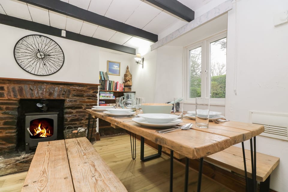 Cottage | Dining