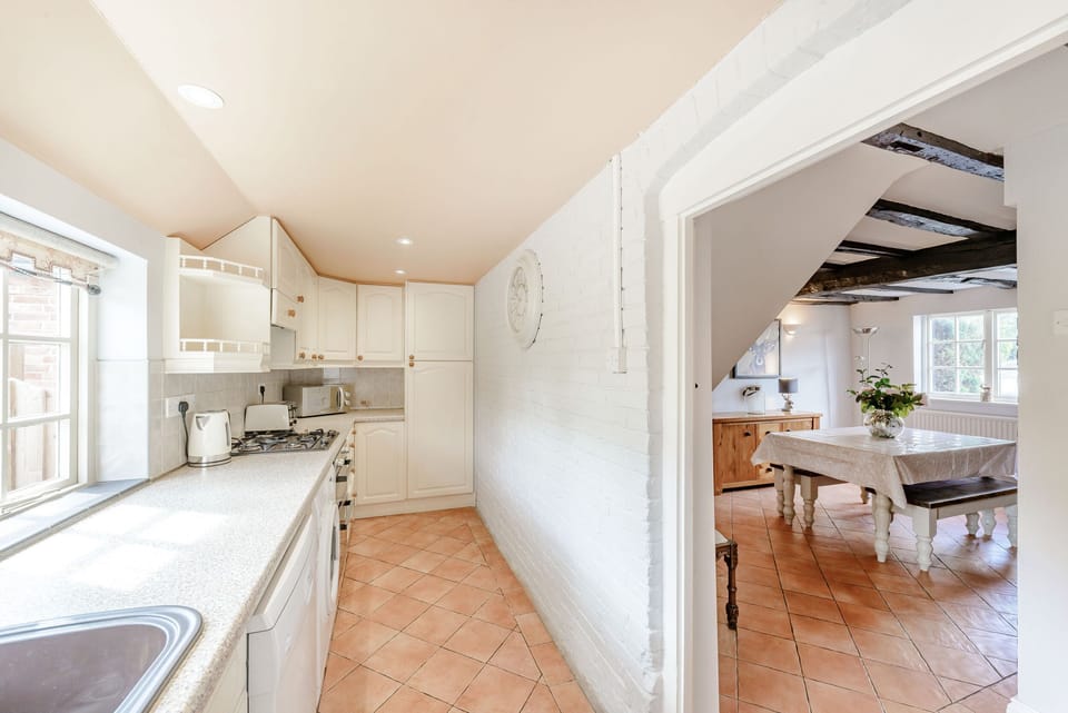 Cottage | Private kitchen | Fridge, dishwasher, electric kettle, toaster