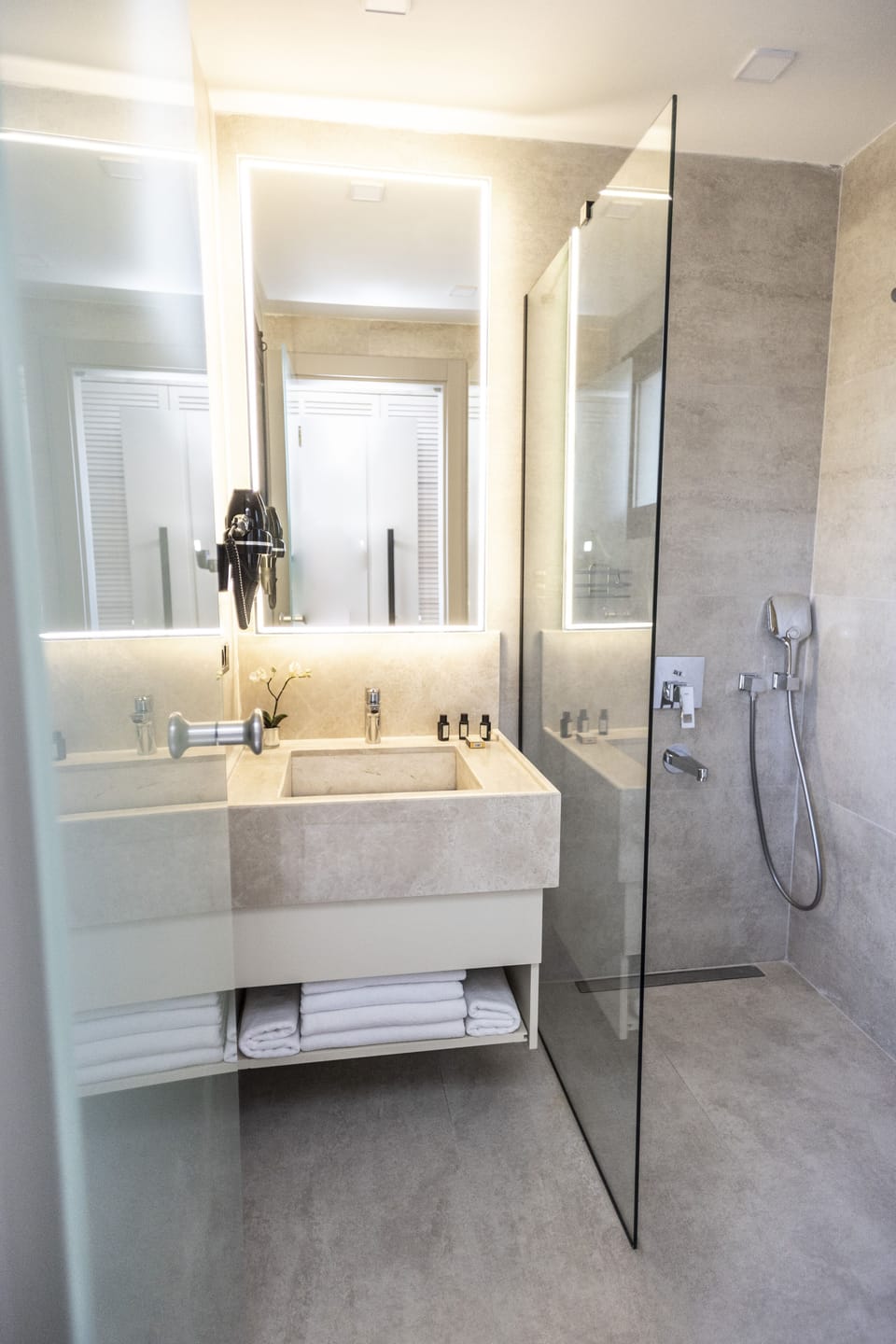 Standard Oda,Manzarasiz Zemin Kat | Bathroom | Shower, rainfall showerhead, free toiletries, hair dryer