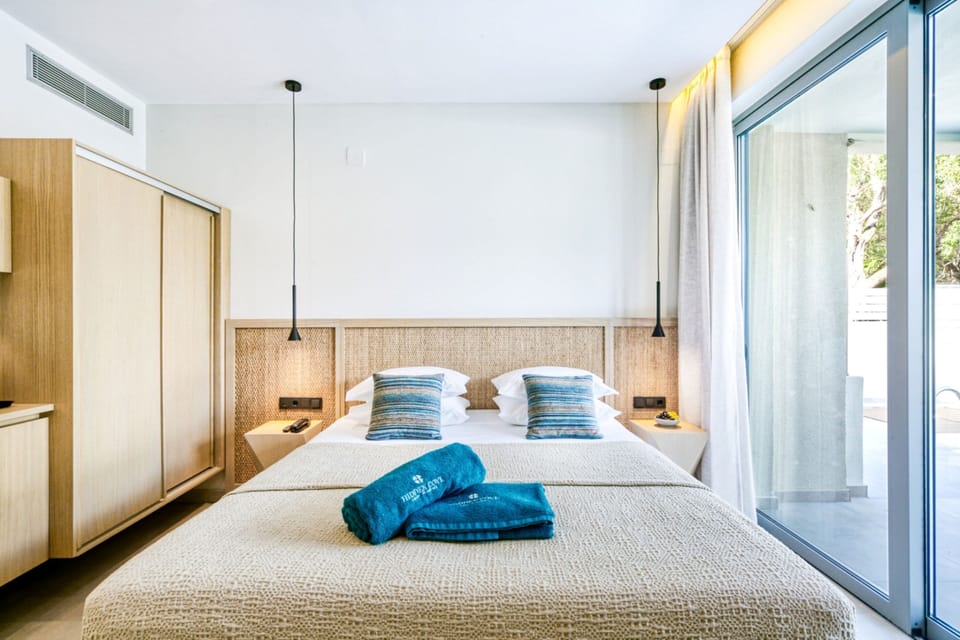 Executive Double Room | In-room safe, desk, soundproofing, free WiFi