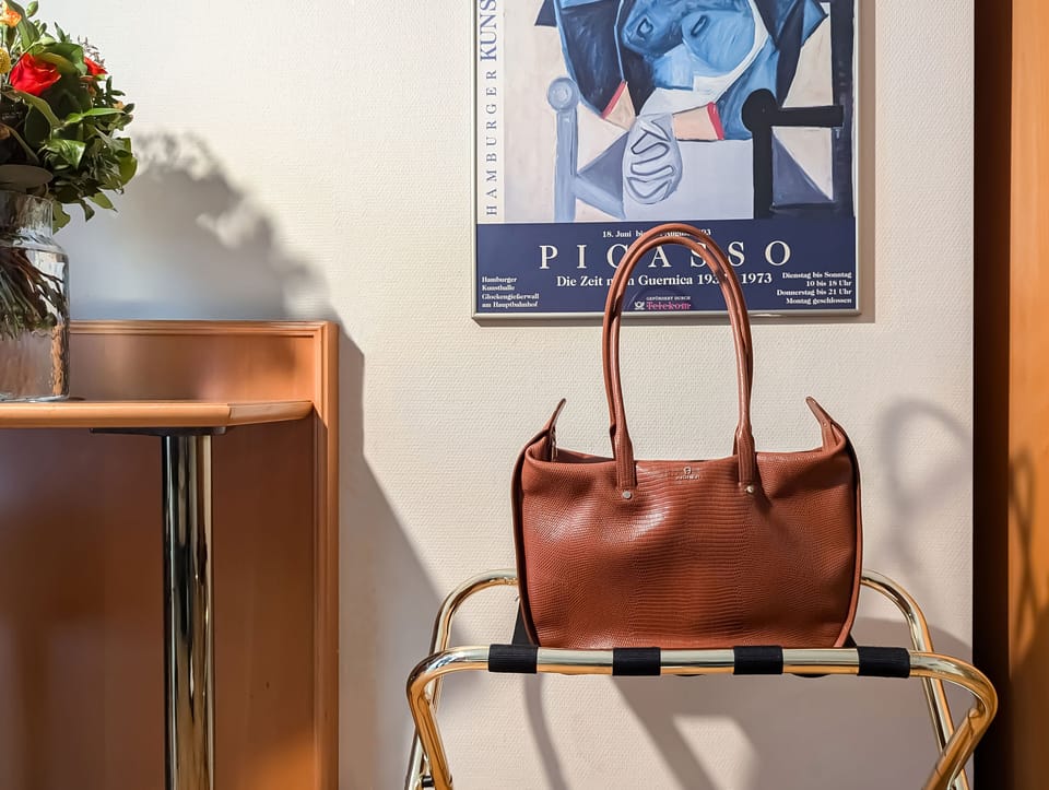 Doppelzimmer | Hypo-allergenic bedding, in-room safe, desk, laptop workspace