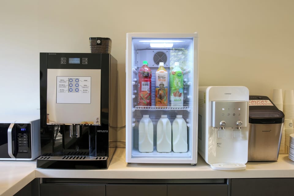 Free daily self-serve breakfast