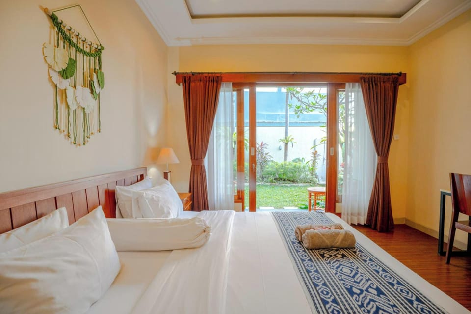 Deluxe Room | Desk, free WiFi