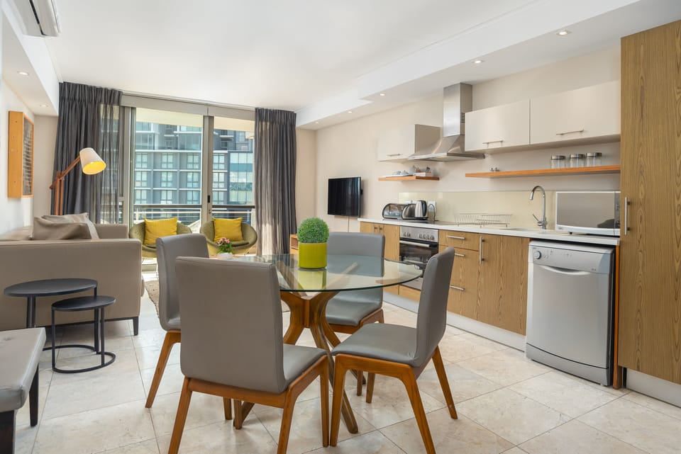 Classic Studio | In-room dining