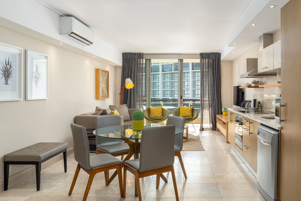 Classic Studio | In-room dining