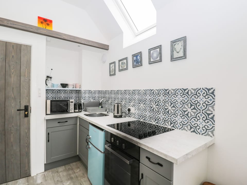 Fridge, electric kettle, toaster, cookware/dishes/utensils