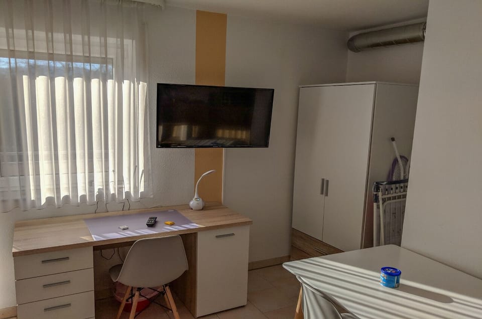 Business Studio | Desk, blackout drapes, iron/ironing board, free WiFi
