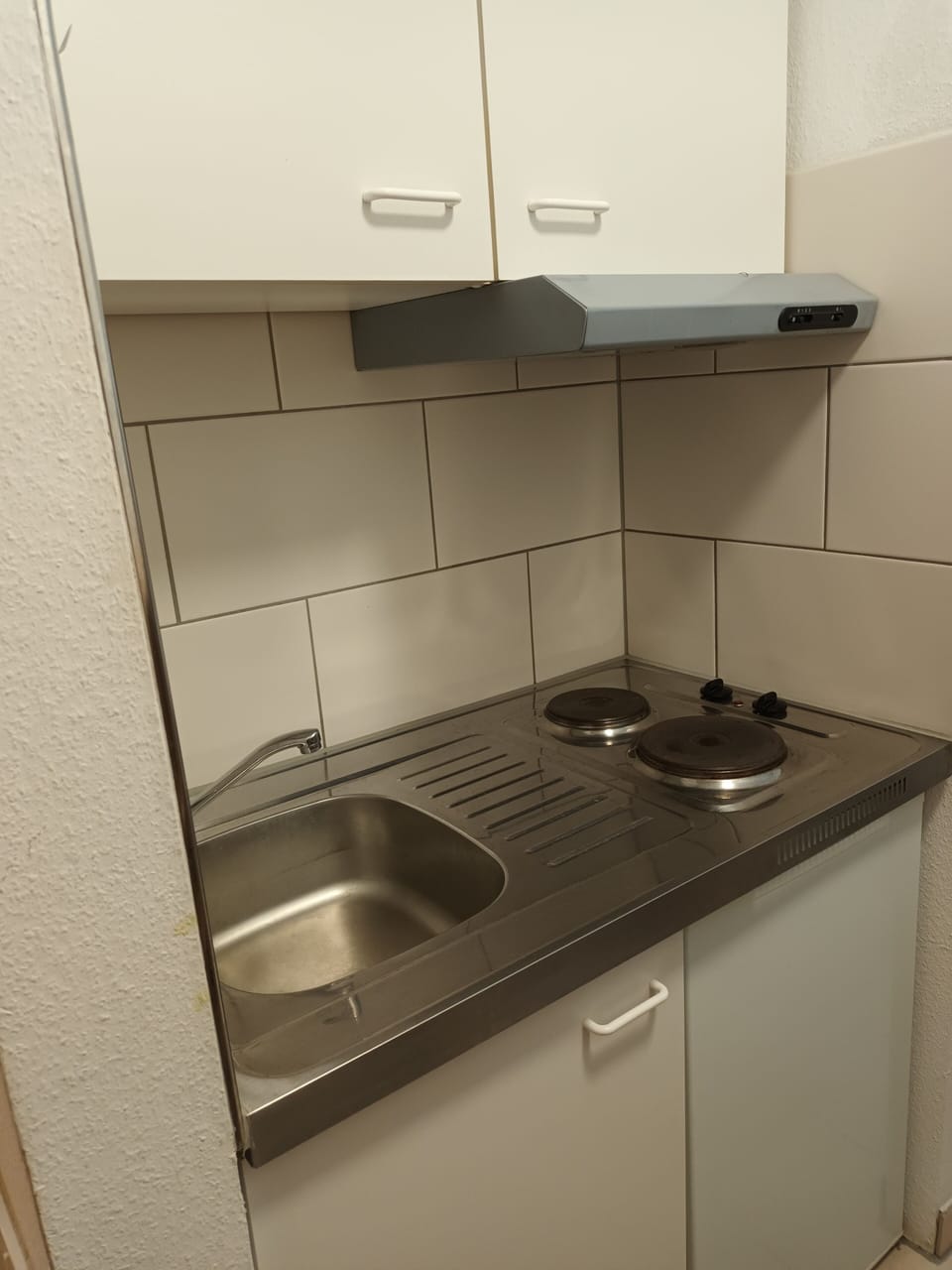 Business Studio | Private kitchenette | Full-size fridge, microwave, stovetop, espresso maker