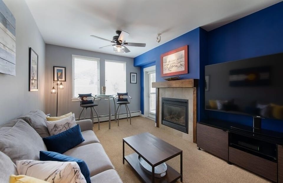 Condo, 1 Bedroom | Living room