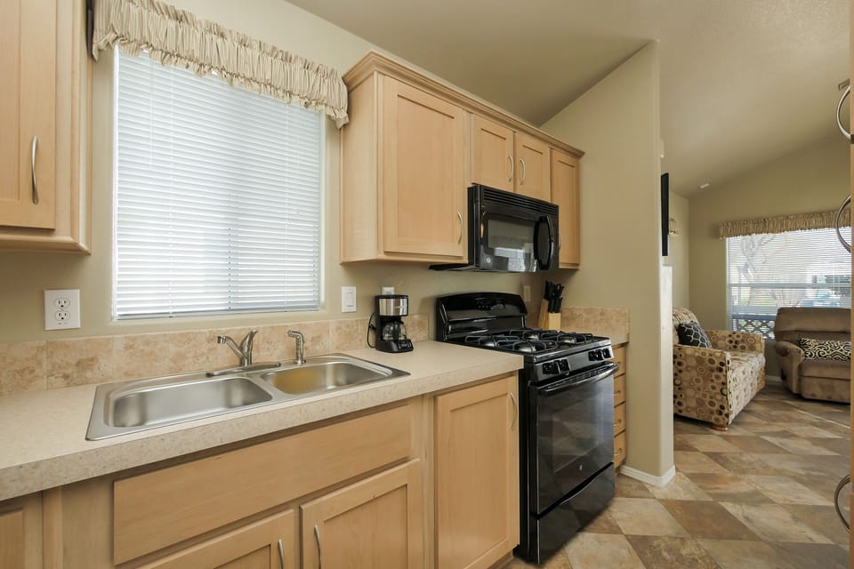 Cottage | Private kitchen | Full-size fridge, oven, stovetop, dishwasher