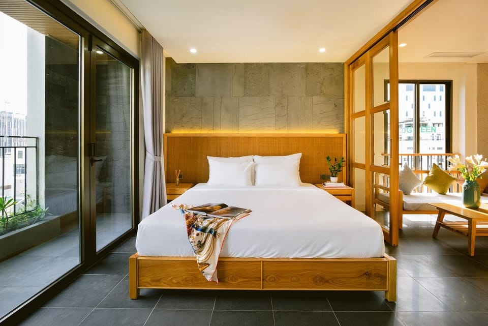 1 Bed Room | Egyptian cotton sheets, premium bedding, desk, laptop workspace