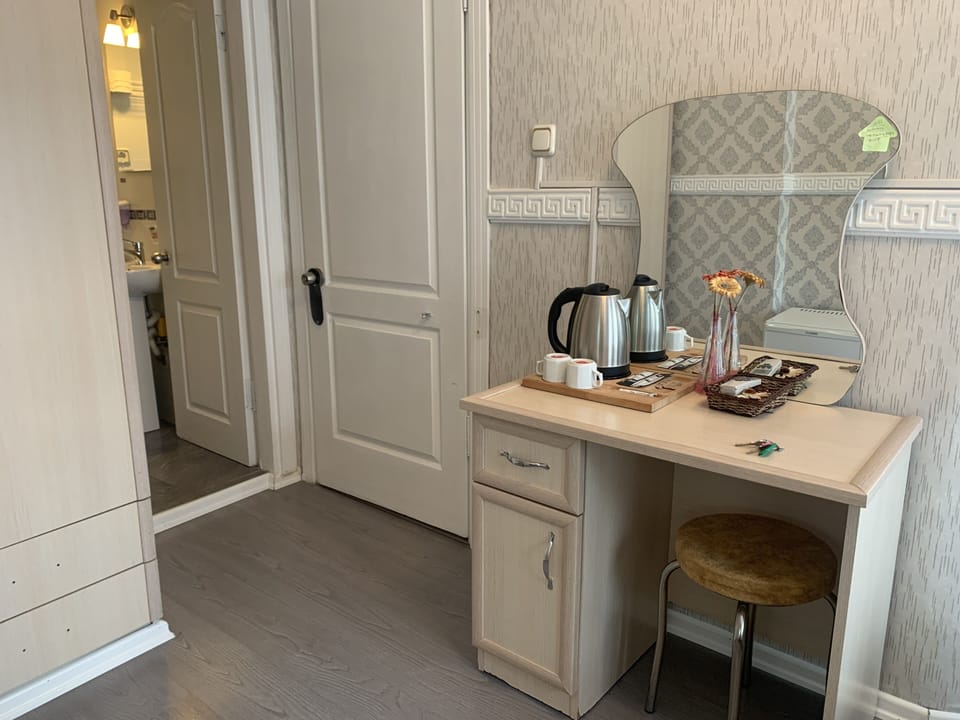 Standard Room | Egyptian cotton sheets, premium bedding, memory foam beds, in-room safe