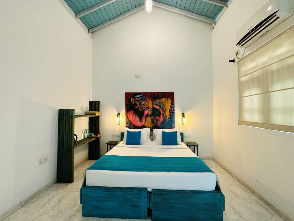 Moi Double Room | Blackout drapes, iron/ironing board, bed sheets