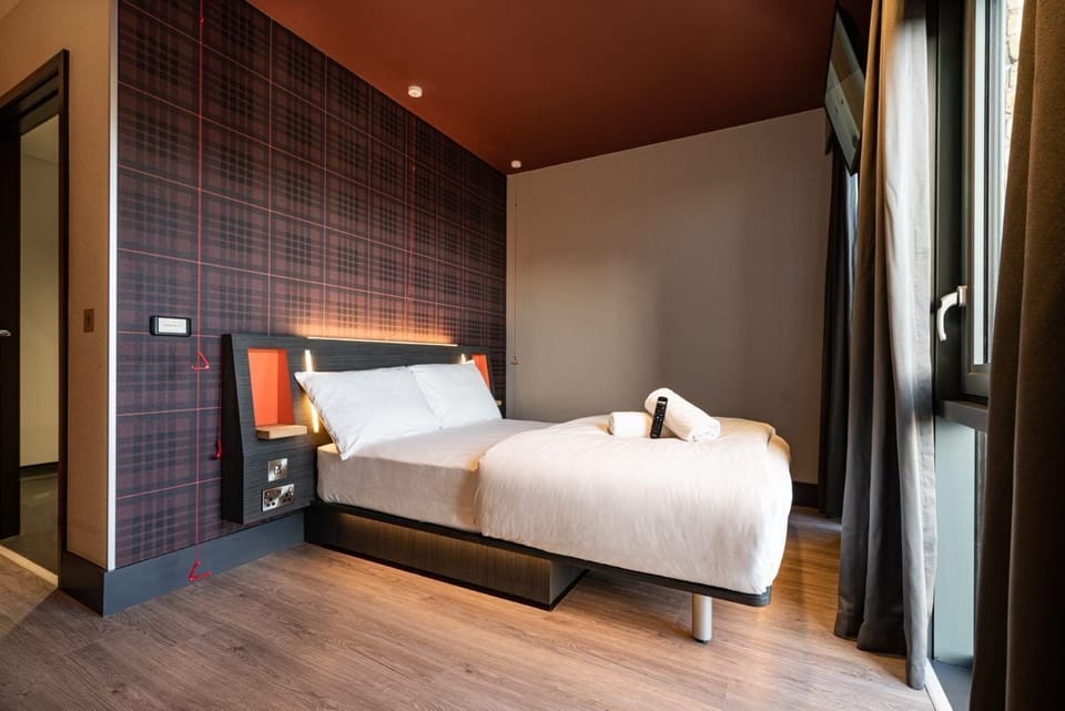 Double Room, 1 Double Bed, Accessible | Laptop workspace, soundproofing, iron/ironing board, free WiFi