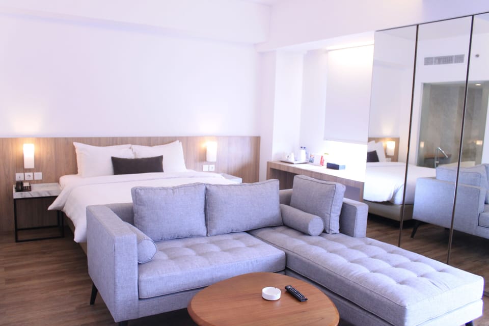 Premium bedding, in-room safe, desk, laptop workspace