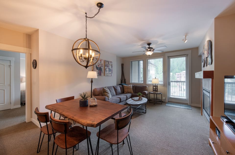 Condo, 2 Bedrooms | Private kitchen | Fridge, oven, coffee/tea maker, toaster