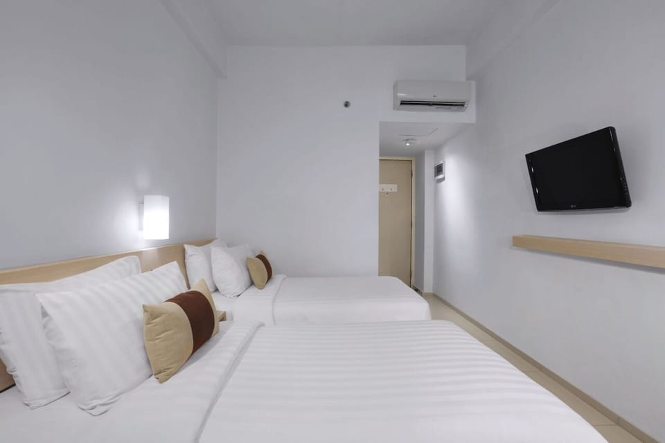 Superior Twin Room | Premium bedding, desk, blackout drapes, iron/ironing board (on request)