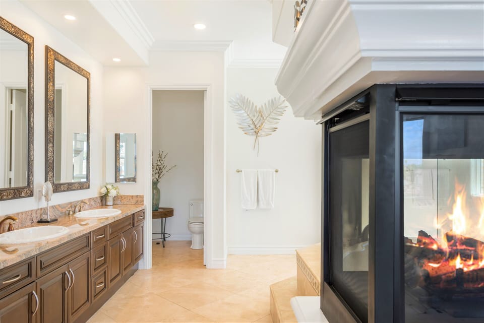 Luxury Room, 1 Bedroom, Jetted Tub, Pool View | Bathroom | Combined shower/tub, free toiletries, hair dryer, bathrobes