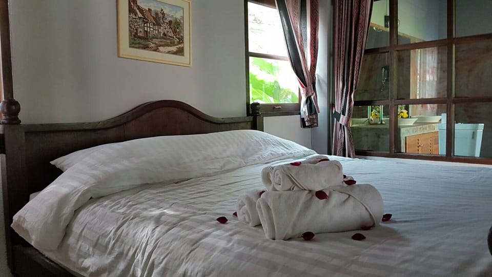 Villa | Rollaway beds, free WiFi, bed sheets