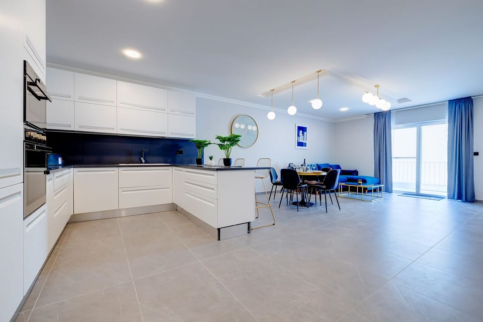 Apartment (3 Bedrooms) | Private kitchen | Microwave, oven, stovetop, espresso maker