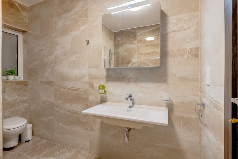 Chic 2BR Apartment, Ideal Location Apartment in Malta