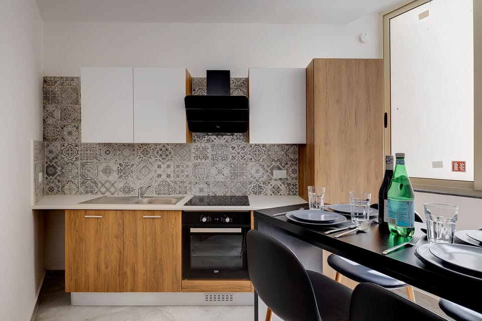 Espresso maker, electric kettle, toaster