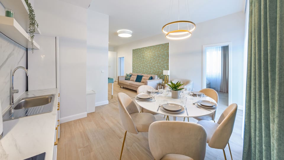 Apartment (11 B) | Living area | Plasma TV