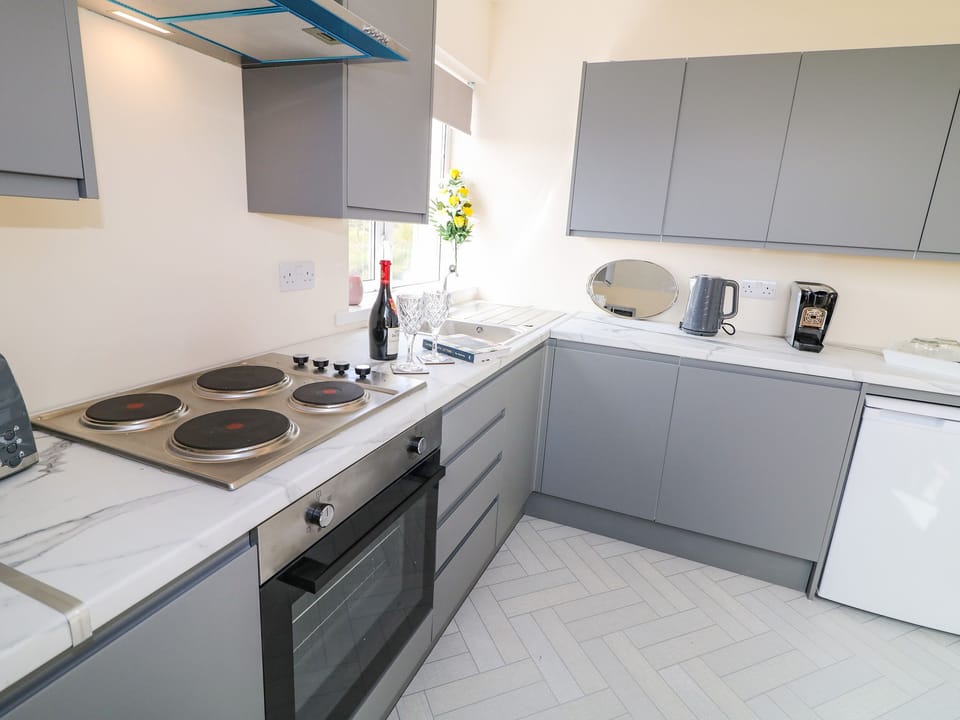 Cookware/dishes/utensils