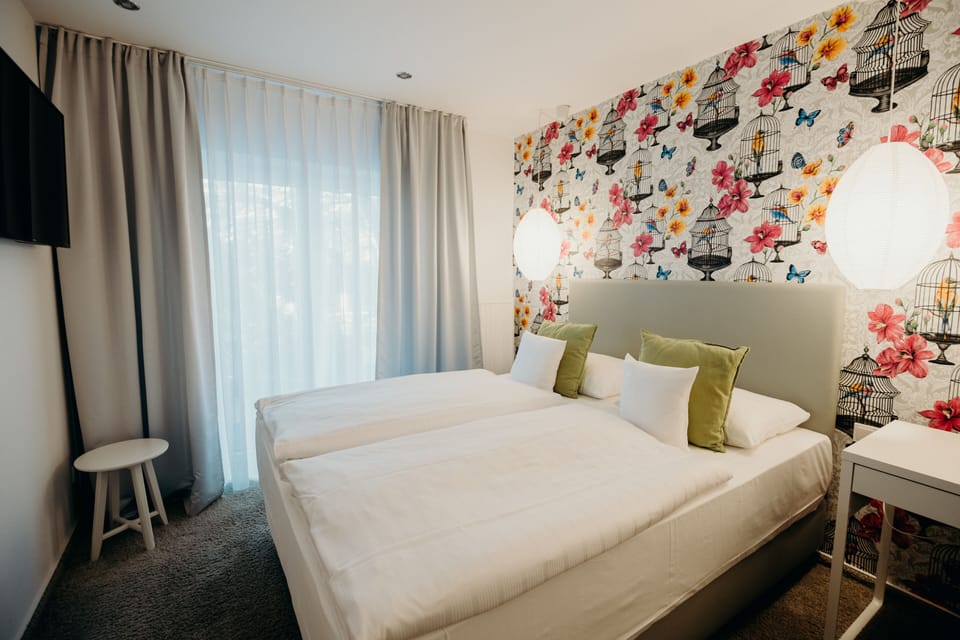 Business Double Room | Minibar, individually decorated, individually furnished, desk