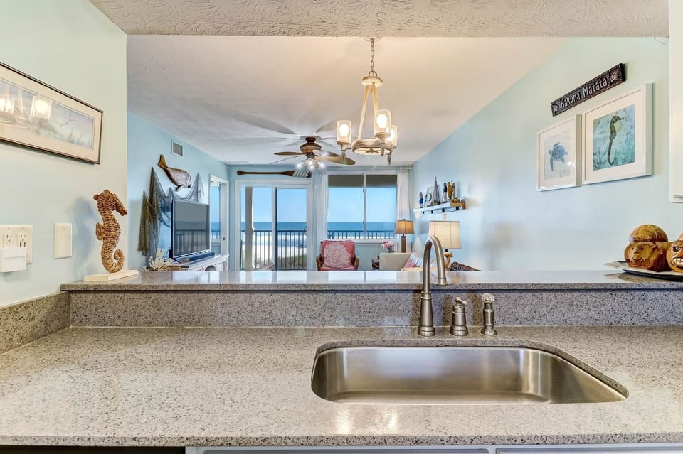 Condo, 2 Bedrooms | Interior