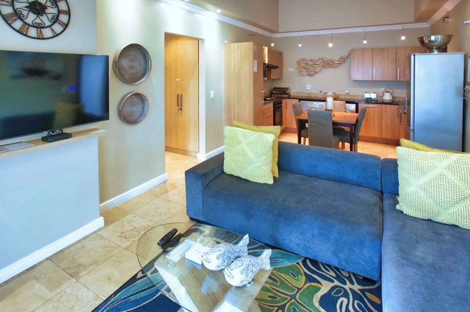 Classic Apartment | Living area | 39-inch LED TV with cable channels, TV