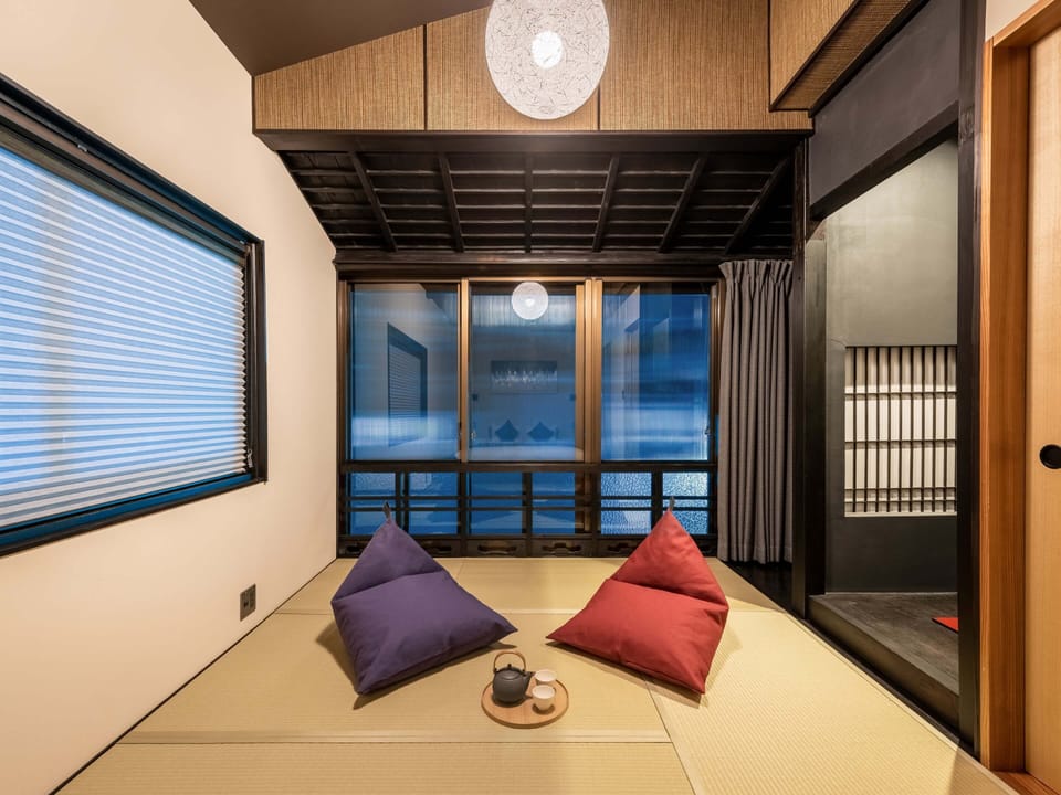 Traditional House | In-room safe, individually decorated, individually furnished
