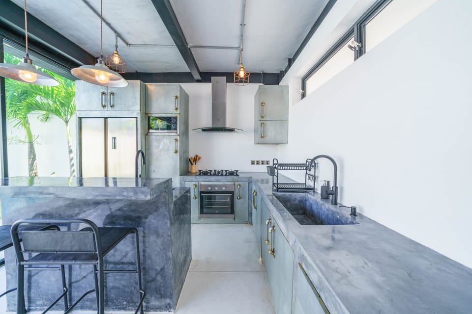 Comfort Villa | Private kitchen | Full-size fridge, microwave, oven, stovetop