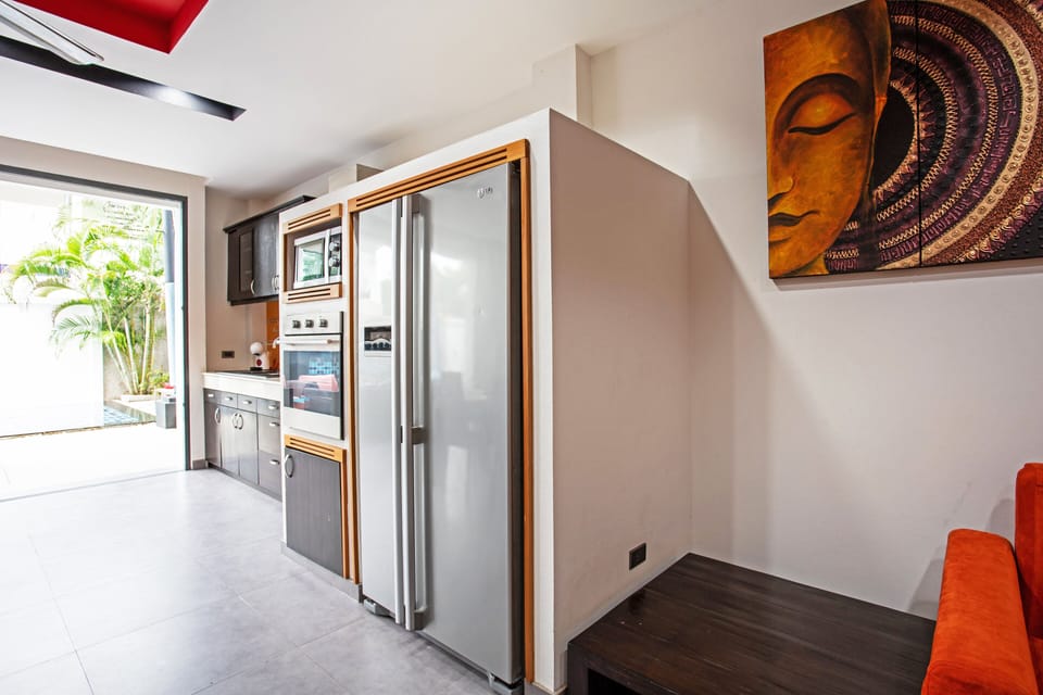 Luxury Villa | Private kitchen | Fridge, microwave, cookware/dishes/utensils