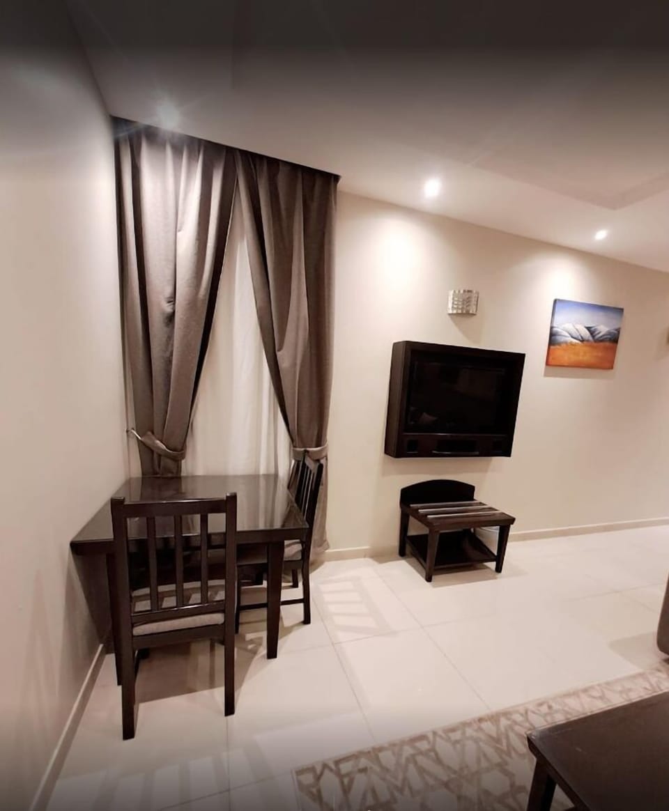 Basic Suite | Living area | 42-inch LCD TV with satellite channels, TV