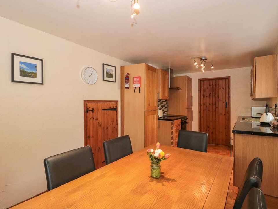 Cottage | Dining