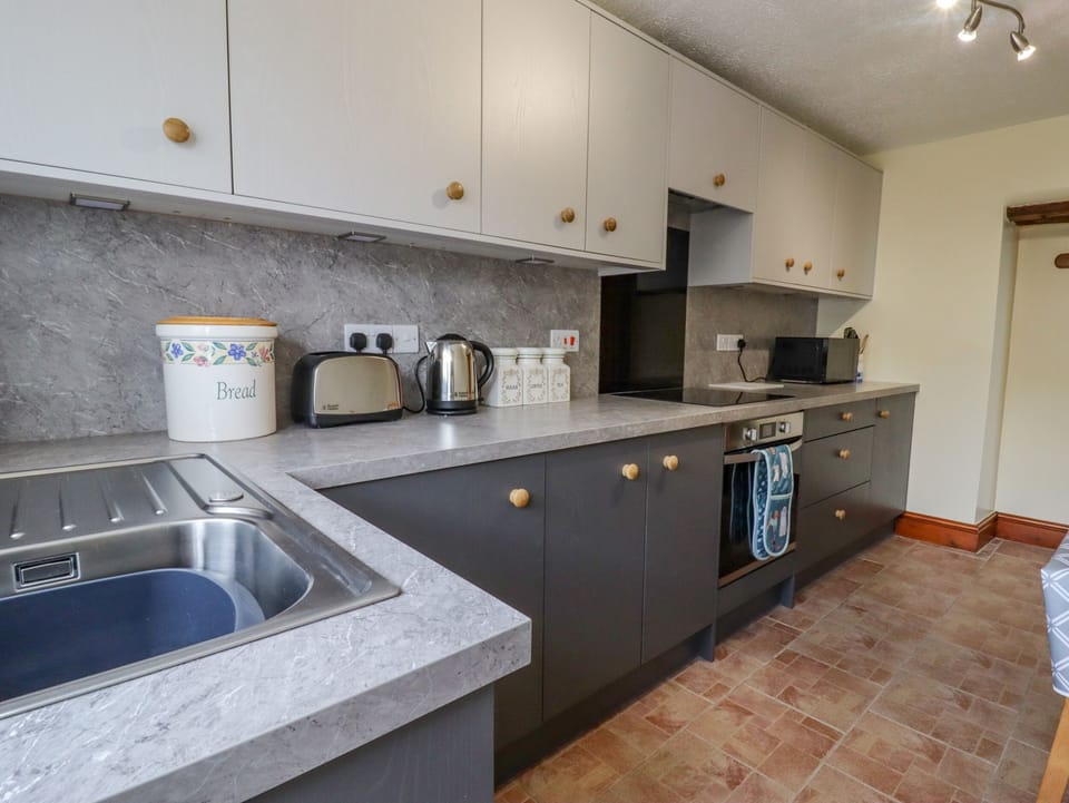 Cottage | Private kitchen | Cookware/dishes/utensils