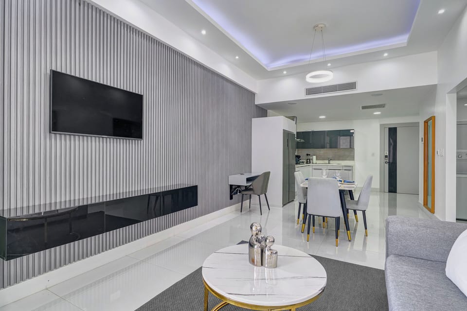 Executive Room, 1 Bedroom, Non Smoking, City View | Living area | 43-inch Smart TV with digital channels, TV, Netflix