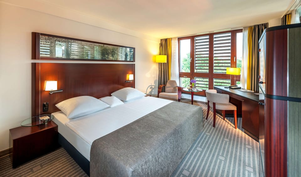 Comfort Double Room, Park View | Premium bedding, pillowtop beds, in-room safe, individually decorated