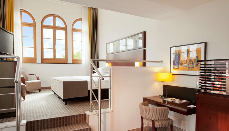 Junior Suite | Premium bedding, pillowtop beds, in-room safe, individually decorated