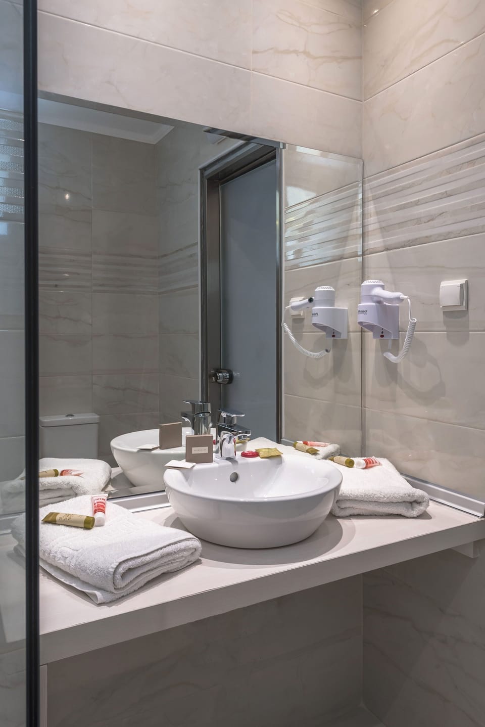 Superior Bungalow | Bathroom | Rainfall showerhead, free toiletries, hair dryer, towels