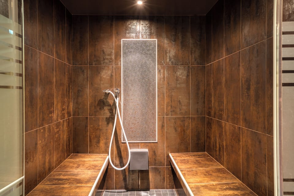 Steam room 