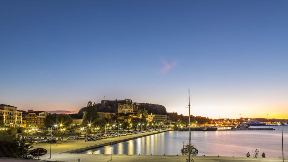 Mouragia Loft - Waterfront Old Corfu Town Apartment in Corfu