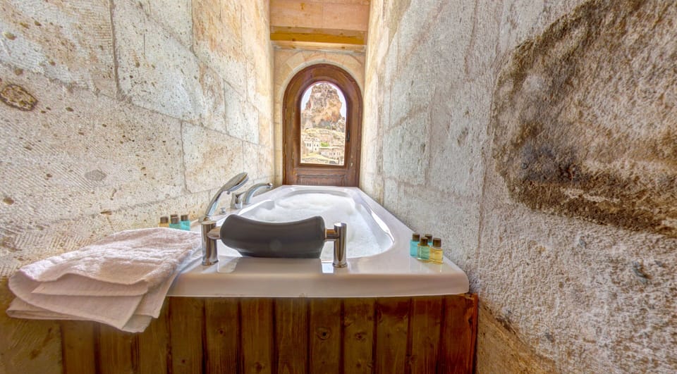 Deluxe Suite | Premium bedding, free minibar items, individually decorated
